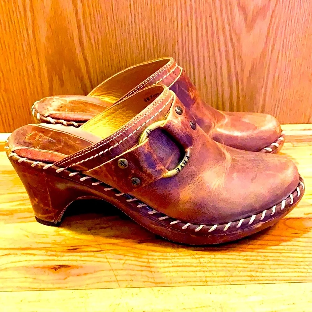 Frye Charlotte leather 8 wedge O ring stitched distressed brown mule clogs VGUC